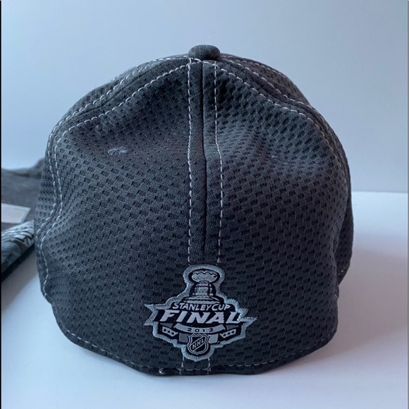 2012 Stanley Cup Cap & T-Shirt - Picture 4 of 15